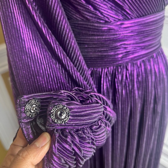 Bronx and Banco size XS
Purple Florence Gown / Elegant Purple One-Shoulder Dress - Picture 13 of 17